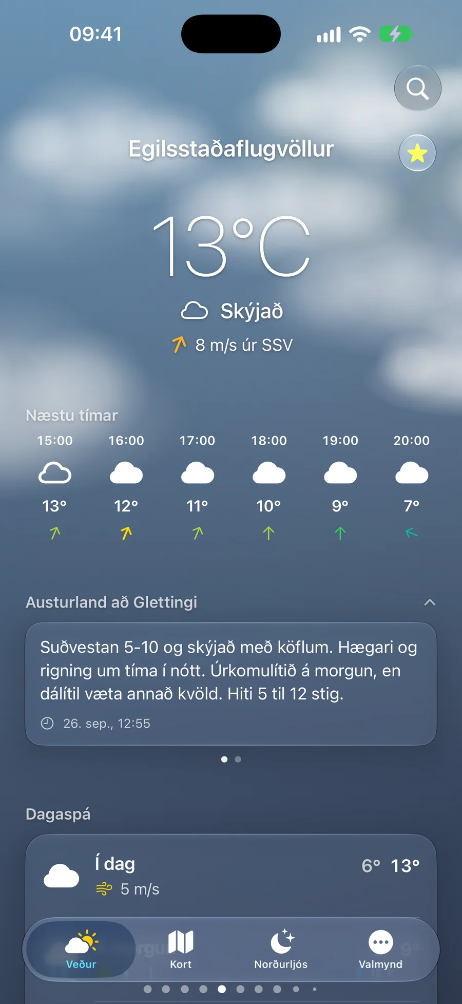 Gluggaveður á iPhone: 13 °C og skýjað á Egilsstaðaflugvelli, spá fyrir næstu klukkustundir og textaspá fyrir Austurland að Glettingi.